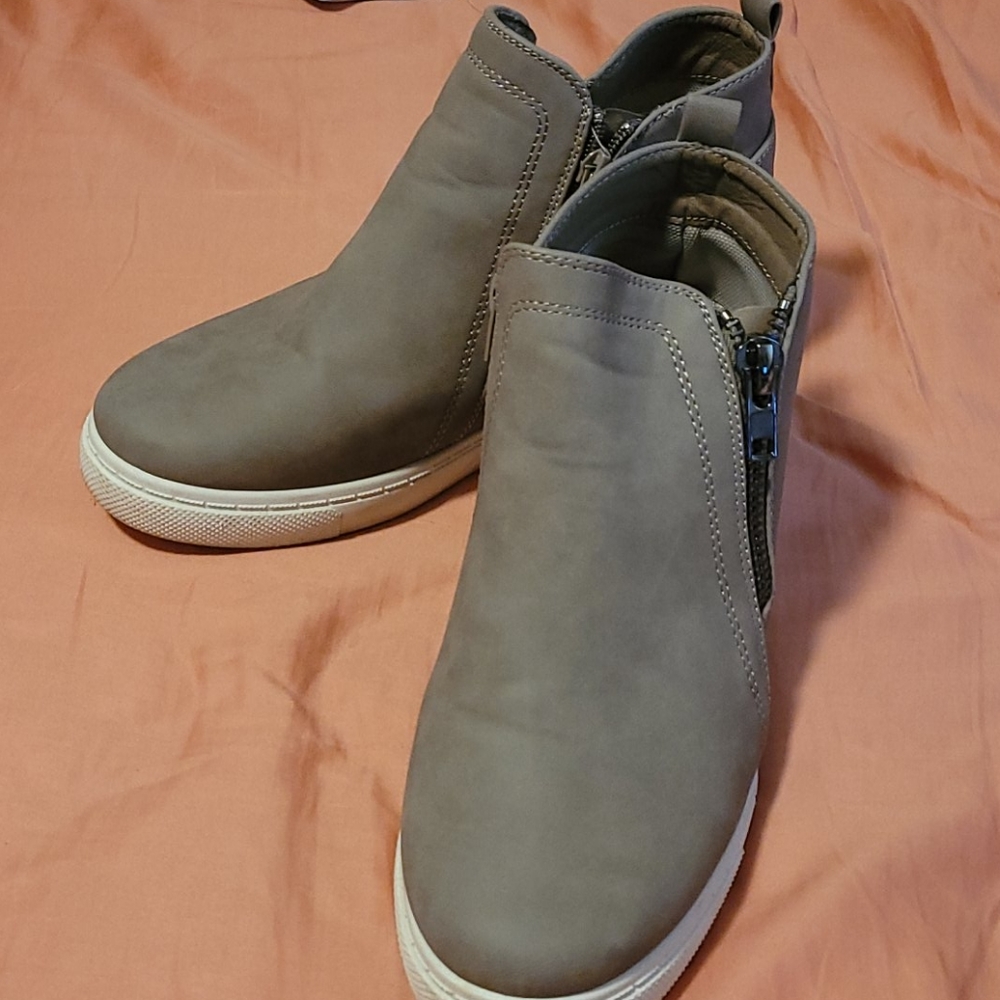 Womens wedge shoes
